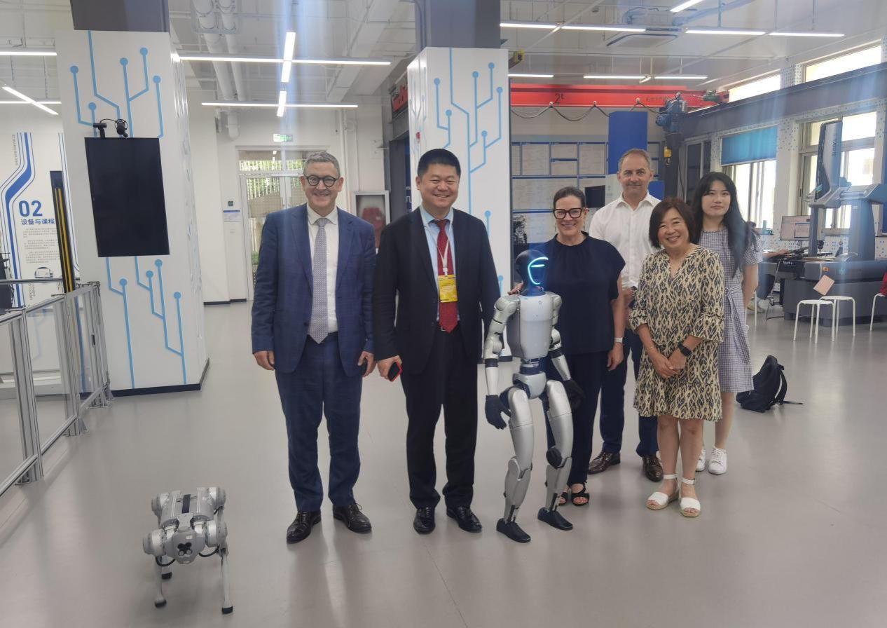 693889AA8C7F93FAD30E42BB209_9137776D_21AE6