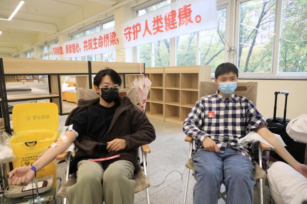 98CA127EFA2860D9643E47DDD18_CCD42527_1CC68